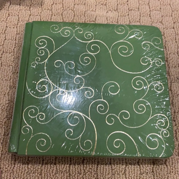 New in package-Creative Memories 7x7 Album - Picture 1 of 3